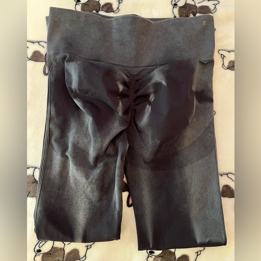 Shein Seamless Wide Waistband Sports Leggings
Black / 8/10(L) - Picture 3 of 10